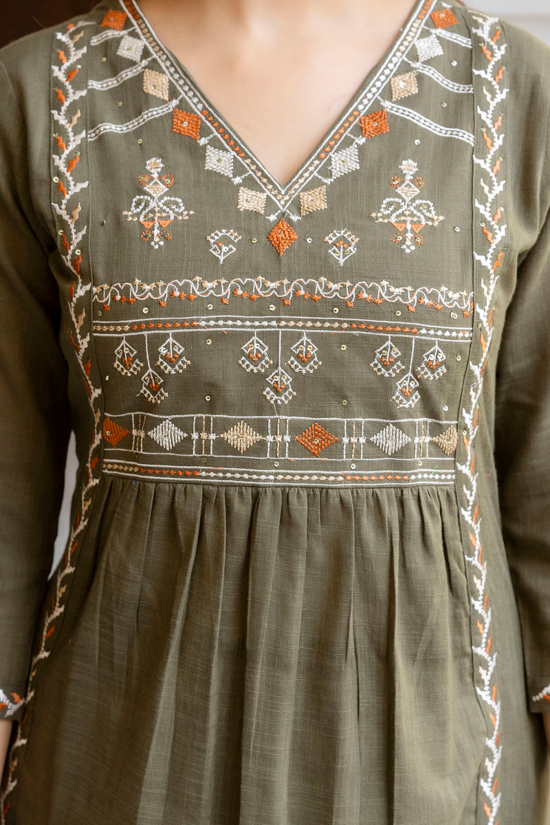 EthniFlair Ethnic Motifs Embroidered Pleated Aari Work Kurta Set