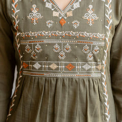 EthniFlair Ethnic Motifs Embroidered Pleated Aari Work Kurta Set