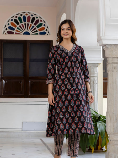 EthniFlair Floral Printed V-Neck A-Line Kurta With Trousers & Dupatta
