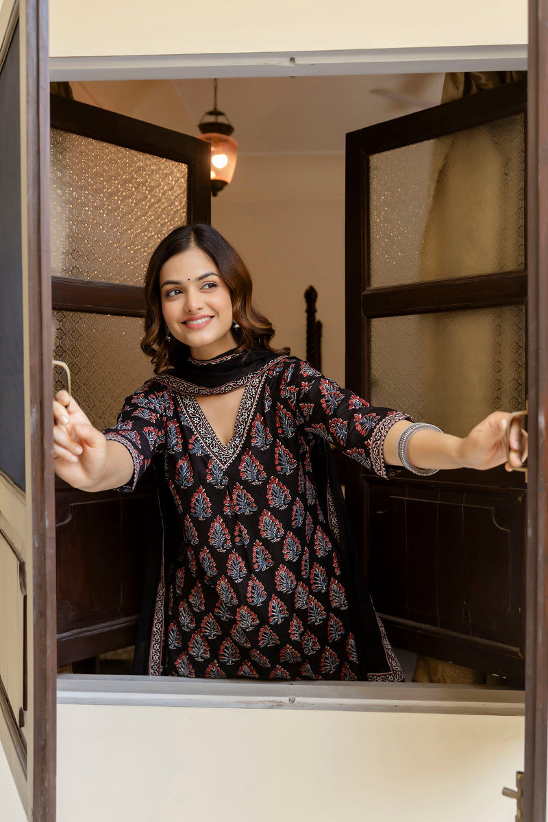 EthniFlair Floral Printed V-Neck A-Line Kurta With Trousers & Dupatta