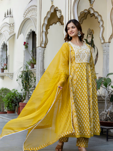 EthniFlair Floral Printed Notch Neck Anarkali Kurta & Trousers With Dupatta