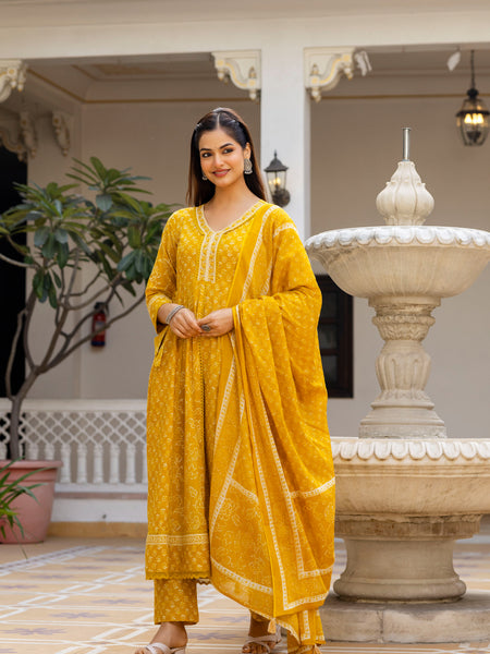 EthniFlair Women Floral Printed Panelled Sequinned Pure Cotton Kurta with Trousers & With Dupatta