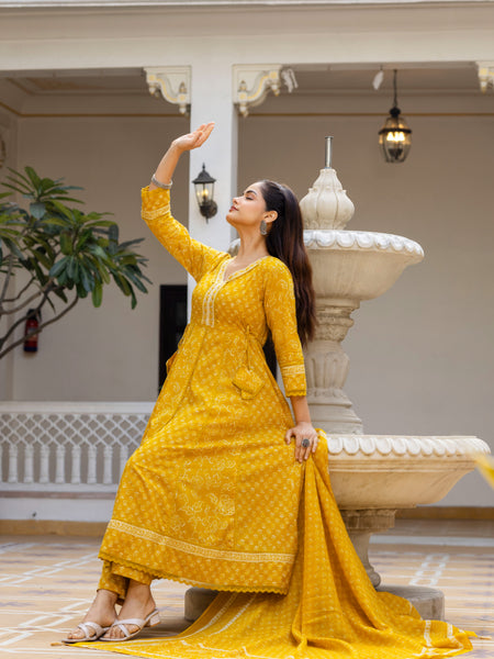 EthniFlair Women Floral Printed Panelled Sequinned Pure Cotton Kurta with Trousers & With Dupatta