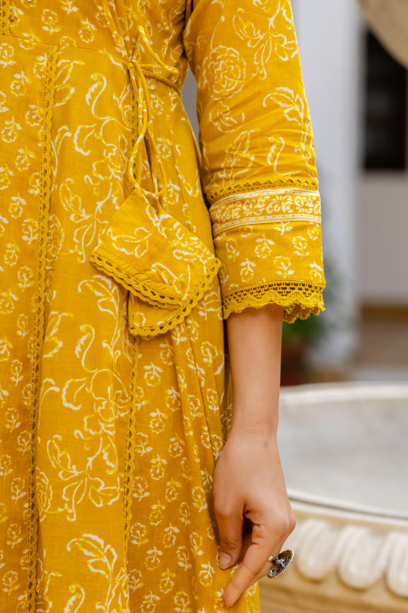 EthniFlair Women Floral Printed Panelled Sequinned Pure Cotton Kurta with Trousers & With Dupatta