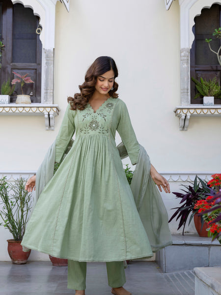 EthniFlair Yoke Design V-Neck Pleated Kurta With Trousers & Dupatta