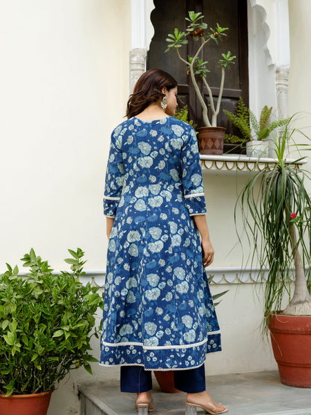 EthniFlair Floral Printed V-Neck Anarkali Kurta With Pyjamas & Dupatta