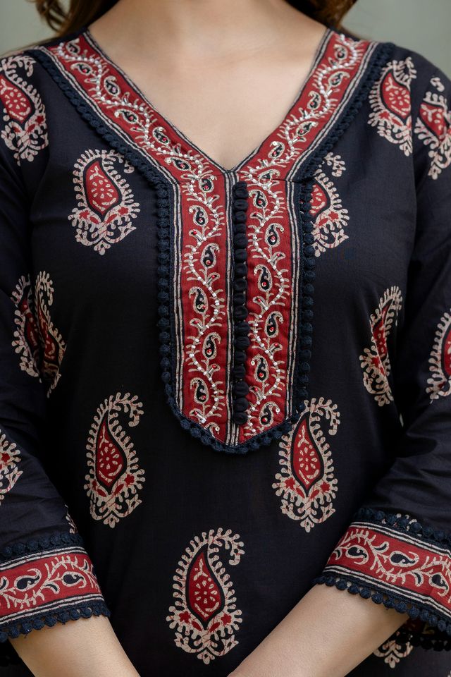 EthniFlair Women Cotton Yoke detail Straight Kurta Pant Dupatta Set