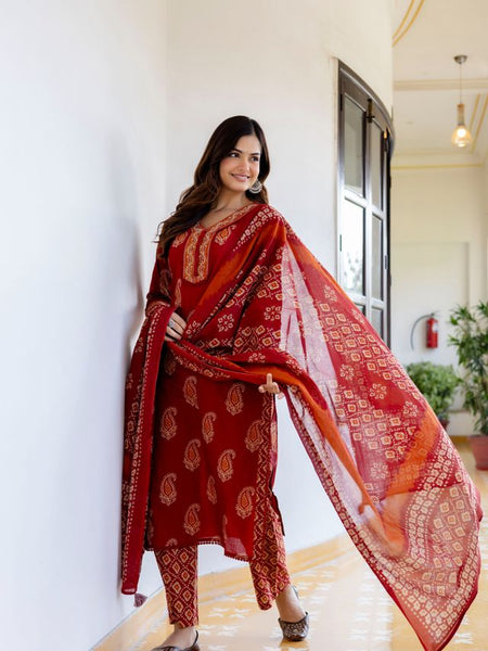 EthniFlair Women Cotton Yoke detail Straight Kurta Pant Dupatta Set