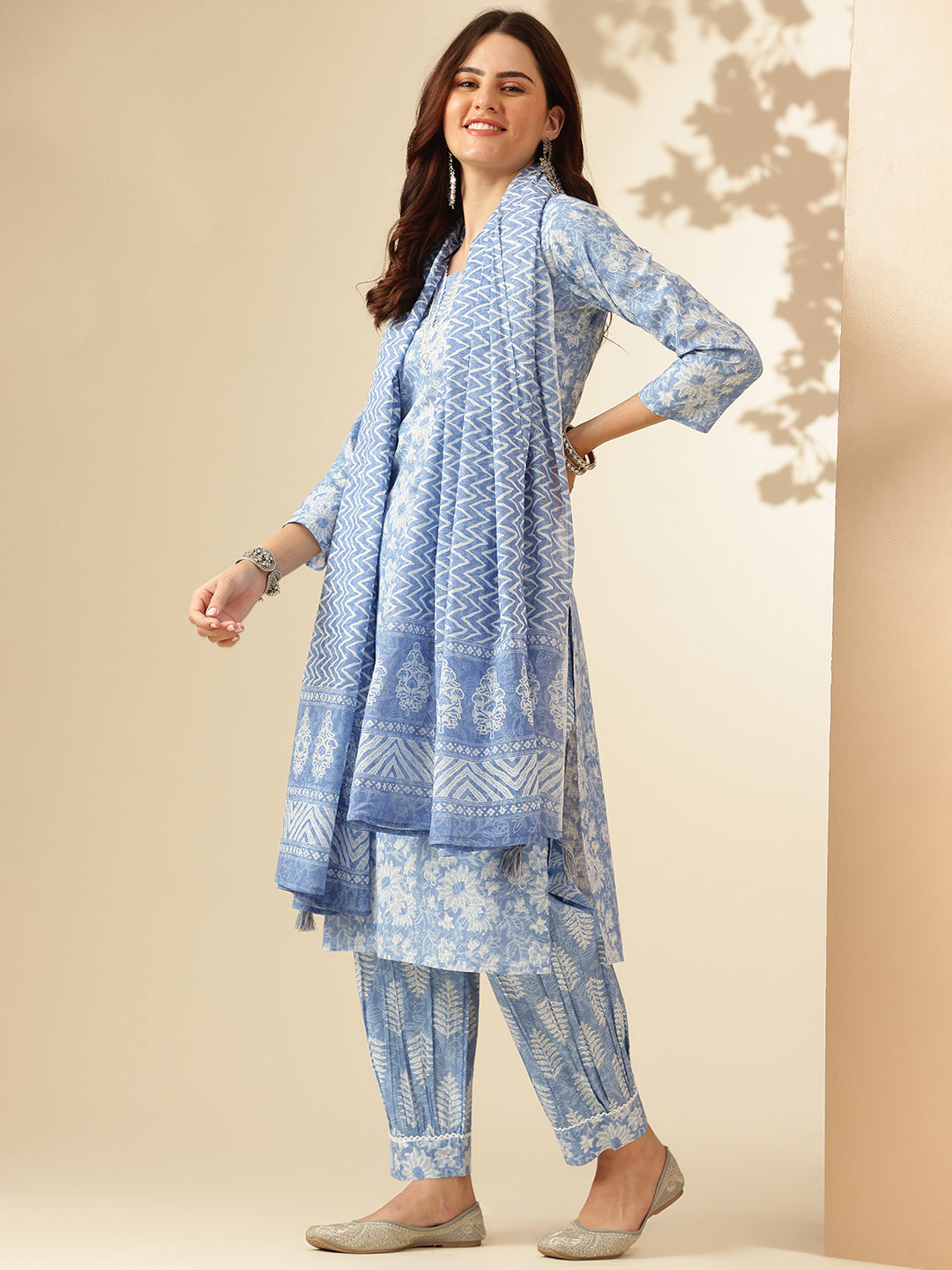 EthniFlair Women Floral Printed Regular Thread Work Pure Cotton Kurta with Patiala & With Dupatta