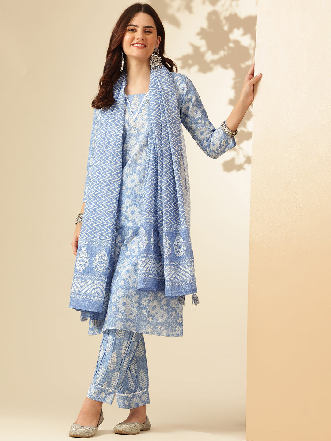 EthniFlair Women Floral Printed Regular Thread Work Pure Cotton Kurta with Patiala & With Dupatta