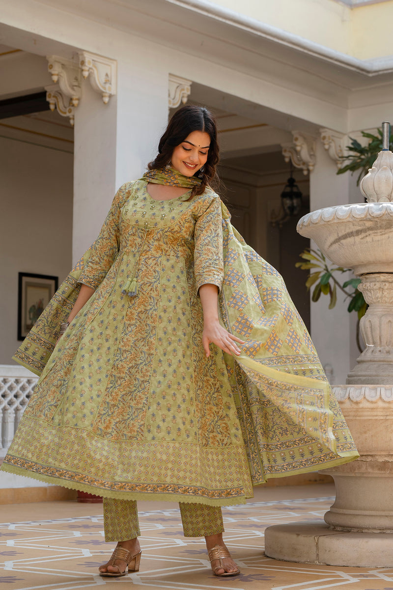 EthniFlair Floral Printed Panelled Aari Work Kurta with Pyjamas & Dupatta