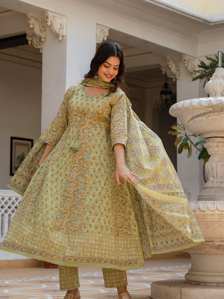 EthniFlair Floral Printed Panelled Aari Work Kurta with Pyjamas & Dupatta