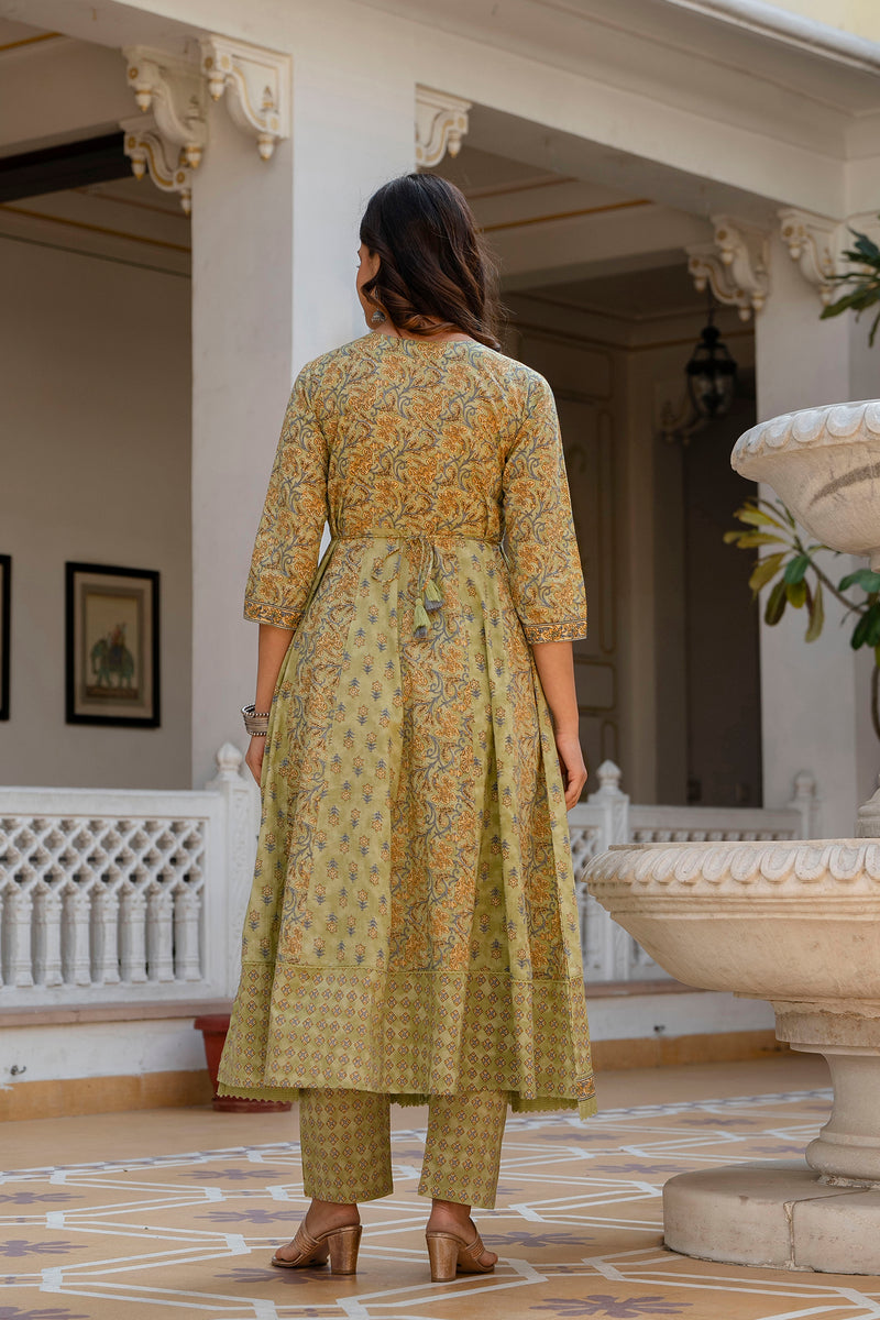 EthniFlair Floral Printed Panelled Aari Work Kurta with Pyjamas & Dupatta