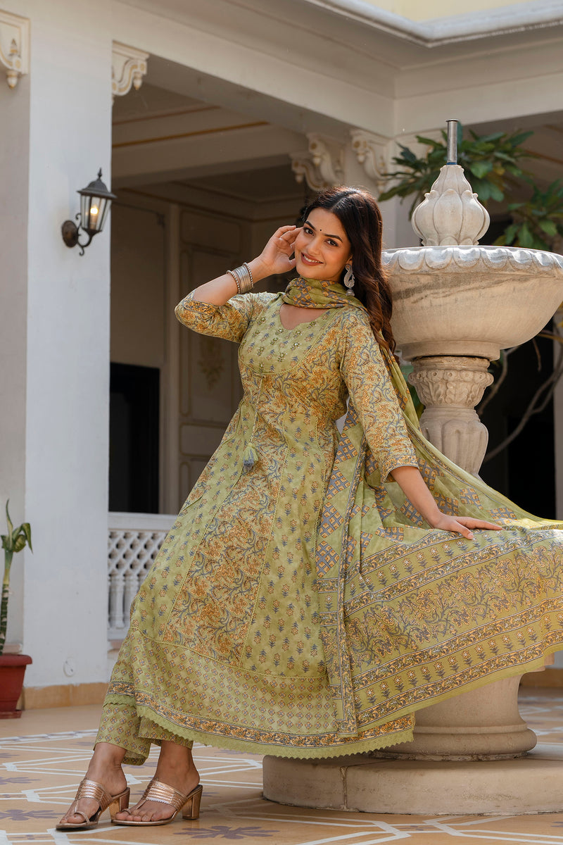 EthniFlair Floral Printed Panelled Aari Work Kurta with Pyjamas & Dupatta