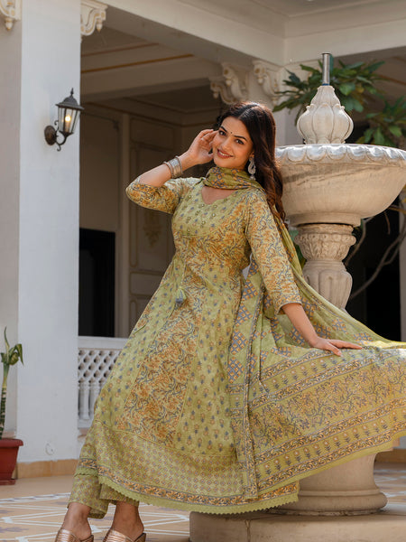 EthniFlair Floral Printed Panelled Aari Work Kurta with Pyjamas & Dupatta