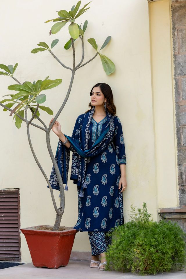 EthniFlair Women Cotton Yoke detail Straight Kurta Pant Dupatta Set