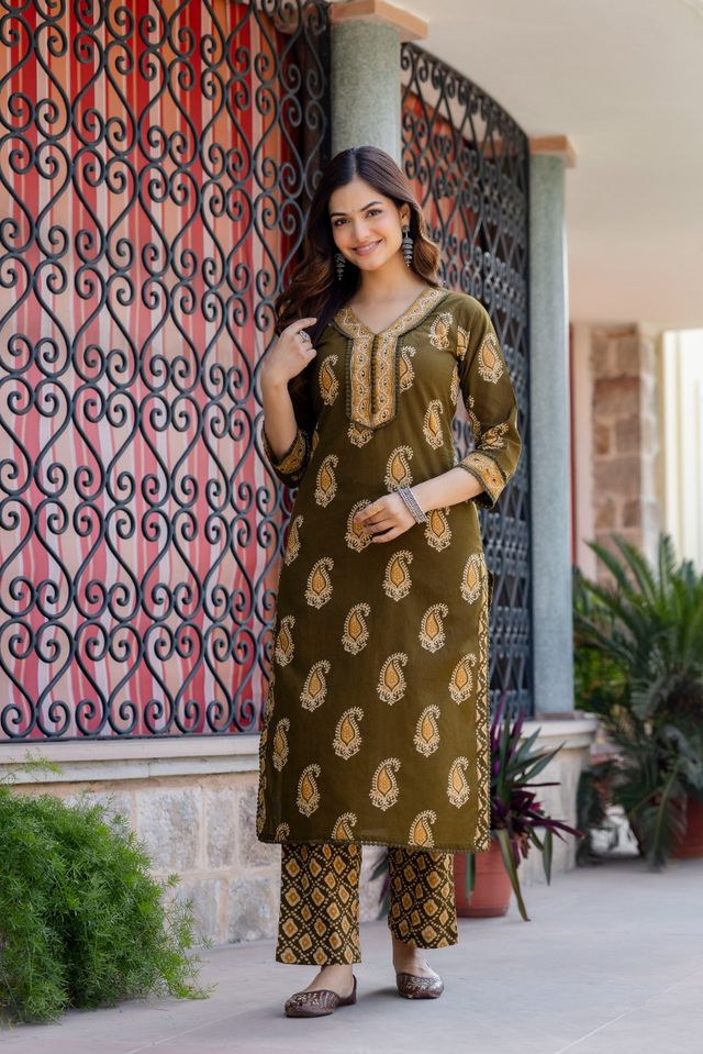 EthniFlair Women Cotton Yoke detail Straight Kurta Pant Dupatta Set
