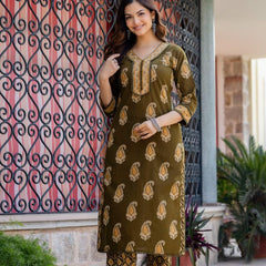 EthniFlair Women Cotton Yoke detail Straight Kurta Pant Dupatta Set