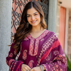 EthniFlair Women Cotton Yoke detail Straight Kurta Pant Dupatta Set