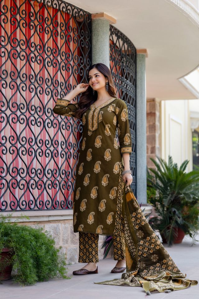 EthniFlair Women Cotton Yoke detail Straight Kurta Pant Dupatta Set