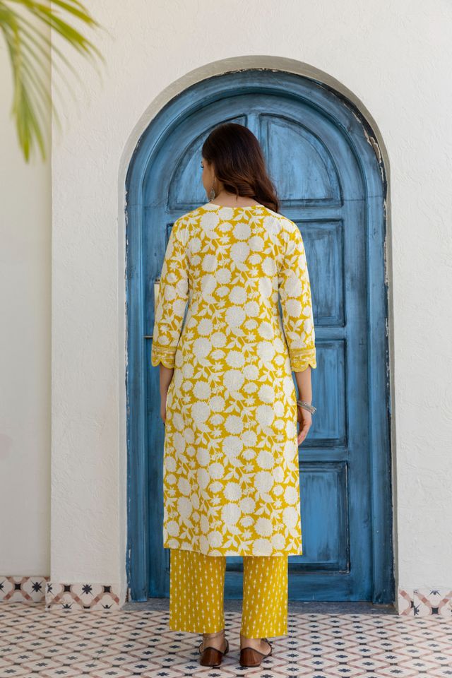 EthniFlair Women Cotton Pintucks detail Straight kurta Pant & Dupatta