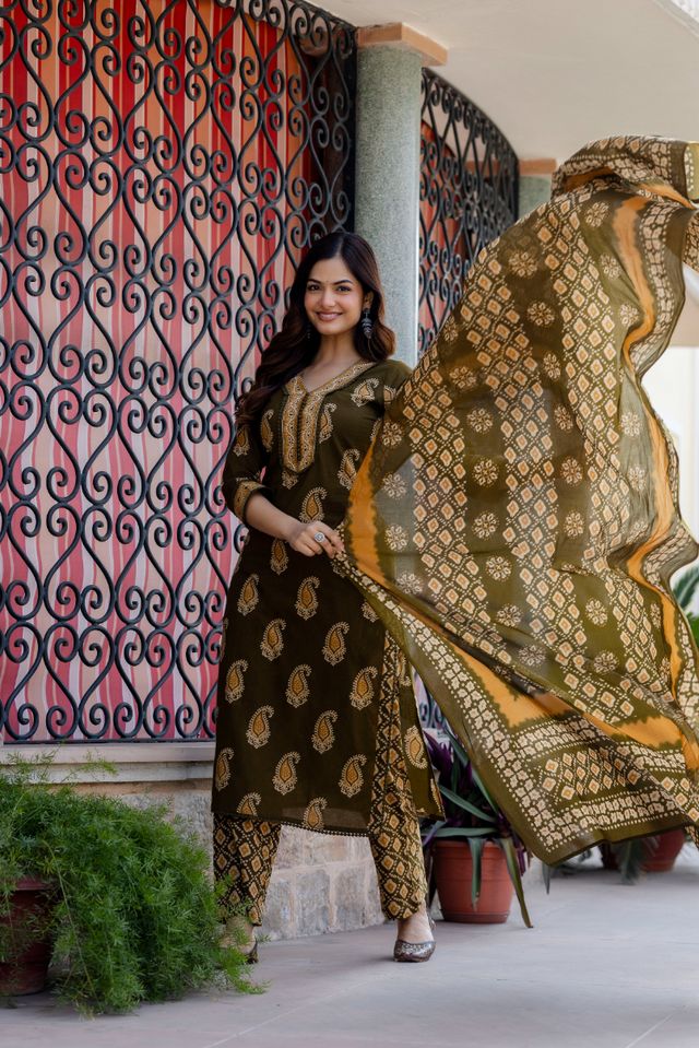 EthniFlair Women Cotton Yoke detail Straight Kurta Pant Dupatta Set
