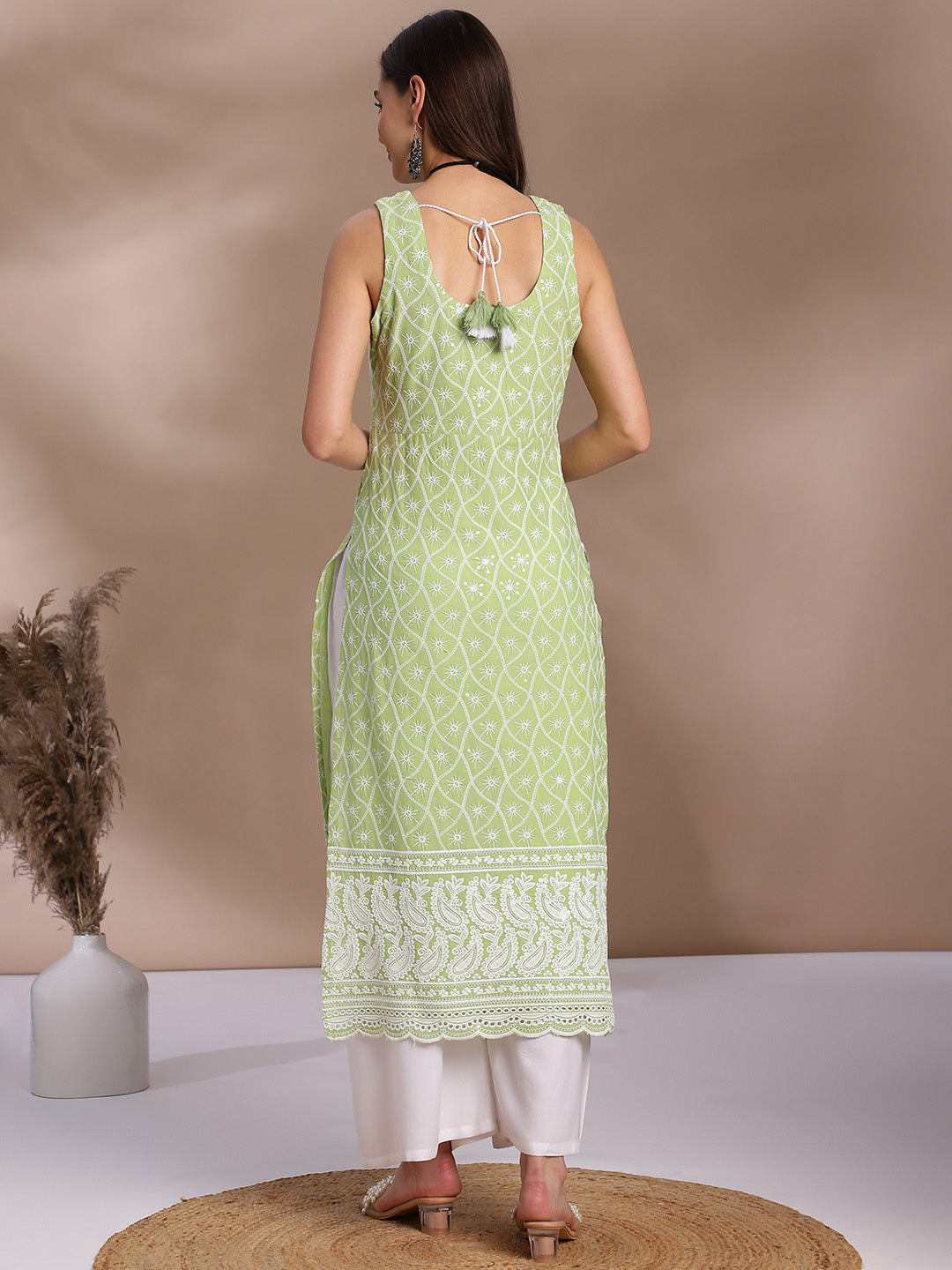 EthniFlair Women Embroidered Chikankari Pastels Kurta