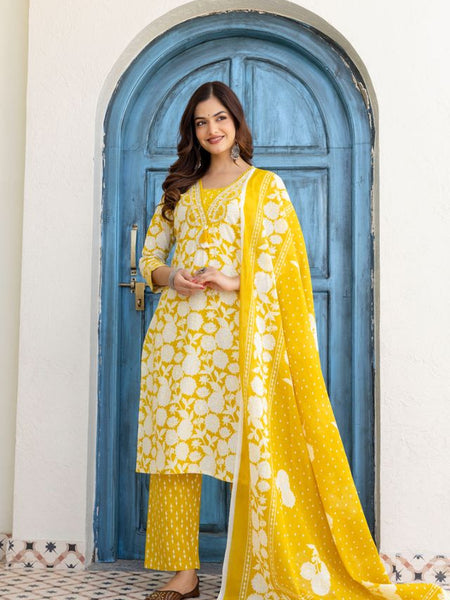 EthniFlair Women Cotton Pintucks detail Straight kurta Pant & Dupatta