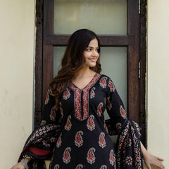 EthniFlair Women Cotton Yoke detail Straight Kurta Pant Dupatta Set