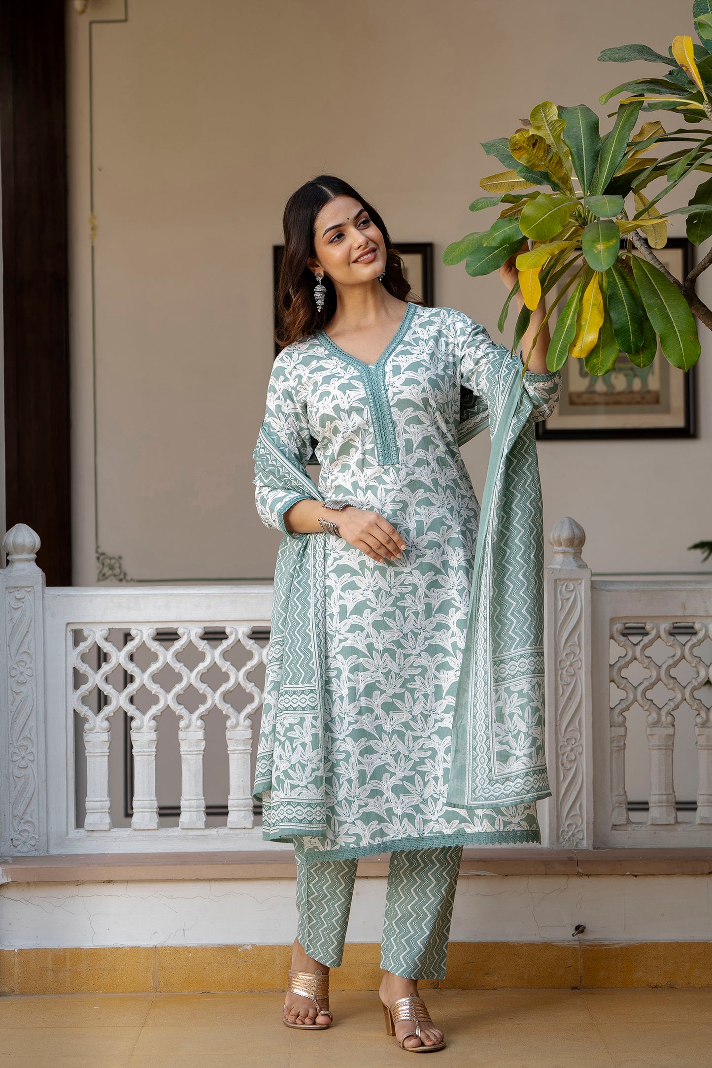 EthniFlair Women Floral Printed Regular Mirror Work Kurta with Trousers & With Dupatta