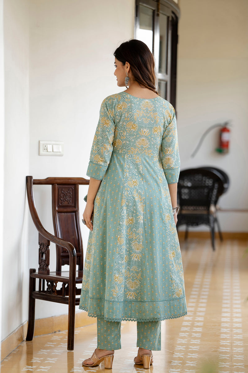 EthniFlair Floral Printed Panelled Aari Work Kurta with Trousers & Dupatta