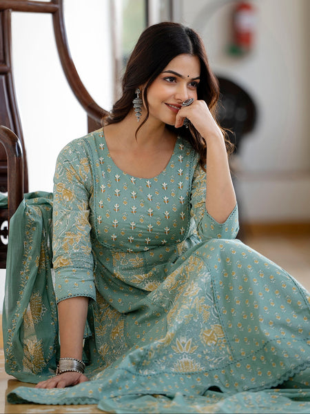 EthniFlair Floral Printed Panelled Aari Work Kurta with Trousers & Dupatta