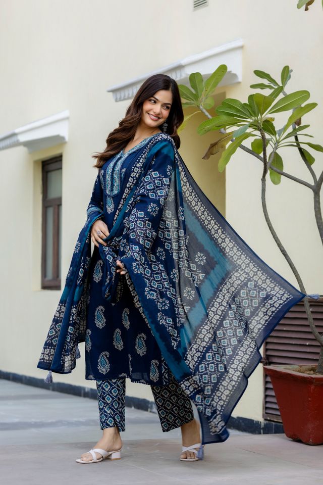 EthniFlair Women Cotton Yoke detail Straight Kurta Pant Dupatta Set