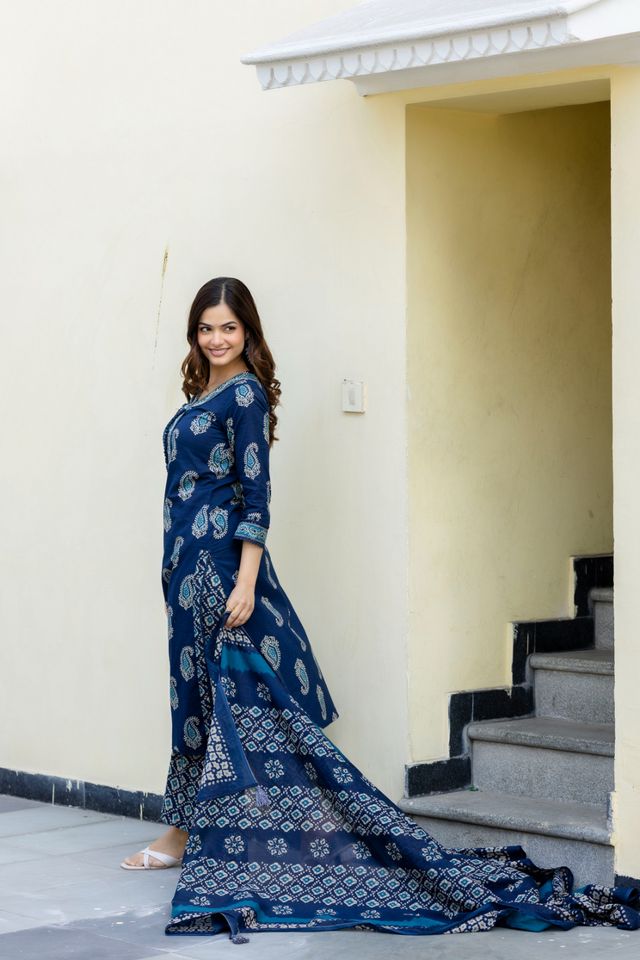 EthniFlair Women Cotton Yoke detail Straight Kurta Pant Dupatta Set