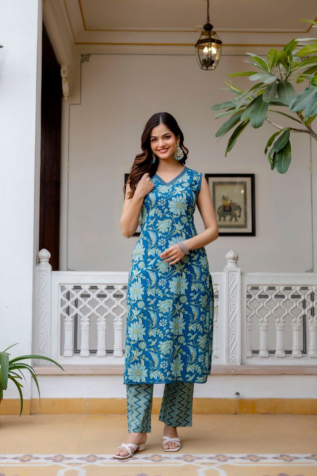 EthniFlair Women Cotton Lace Motifs Sleeveless Straight Kurta Pant Dupatta Set