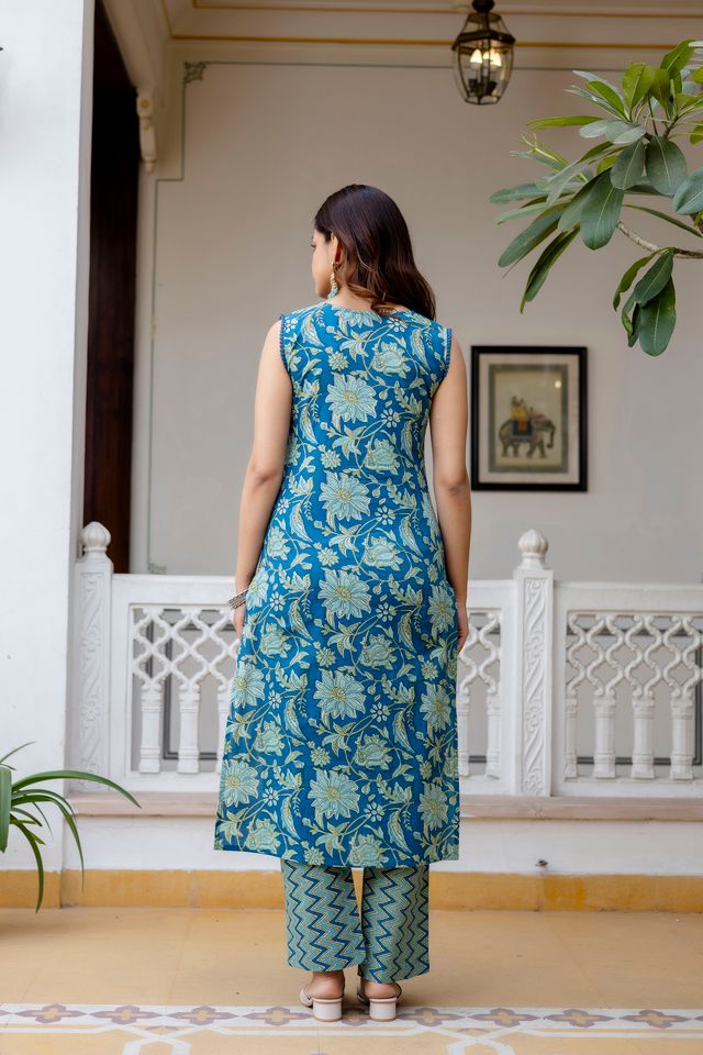 EthniFlair Women Cotton Lace Motifs Sleeveless Straight Kurta Pant Dupatta Set