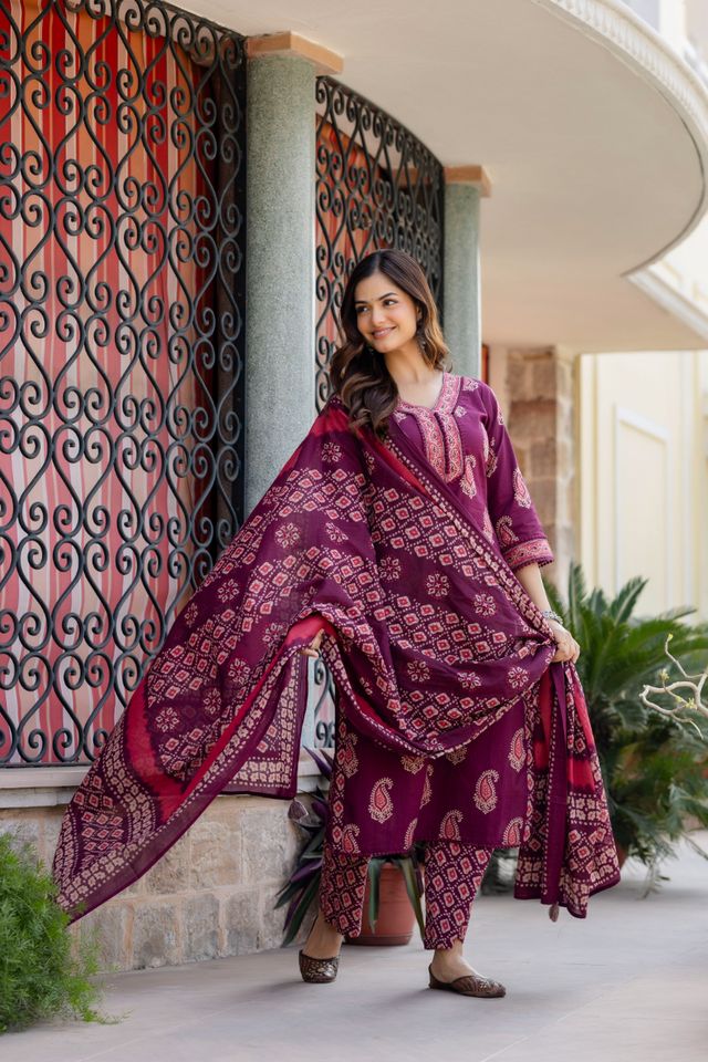 EthniFlair Women Cotton Yoke detail Straight Kurta Pant Dupatta Set