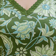 EthniFlair Women Cotton Lace Motifs Sleeveless Straight Kurta Pant Dupatta Set