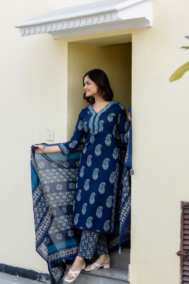 EthniFlair Women Cotton Yoke detail Straight Kurta Pant Dupatta Set