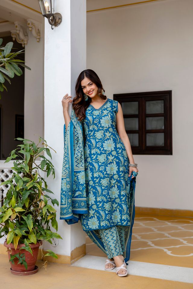 EthniFlair Women Cotton Lace Motifs Sleeveless Straight Kurta Pant Dupatta Set