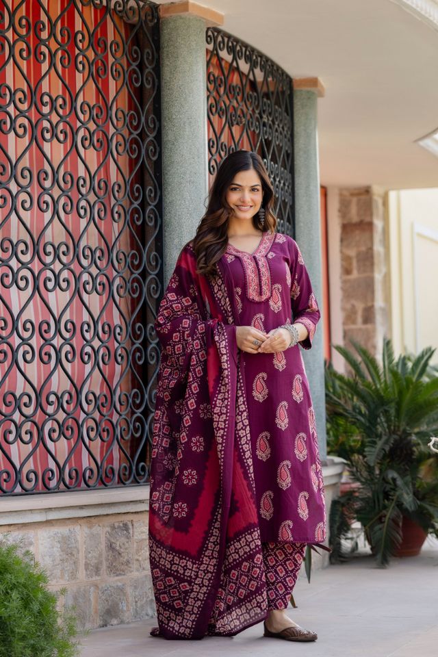 EthniFlair Women Cotton Yoke detail Straight Kurta Pant Dupatta Set