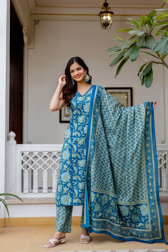 EthniFlair Women Cotton Lace Motifs Sleeveless Straight Kurta Pant Dupatta Set