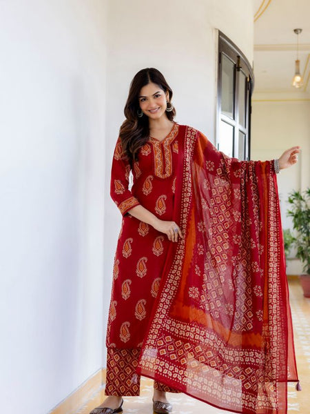 EthniFlair Women Cotton Yoke detail Straight Kurta Pant Dupatta Set