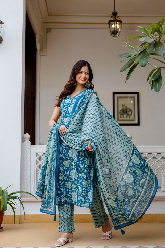 EthniFlair Women Cotton Lace Motifs Sleeveless Straight Kurta Pant Dupatta Set
