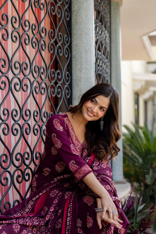 EthniFlair Women Cotton Yoke detail Straight Kurta Pant Dupatta Set