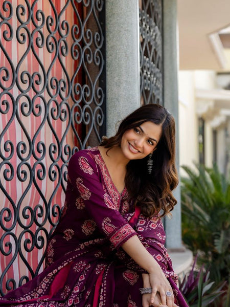 EthniFlair Women Cotton Yoke detail Straight Kurta Pant Dupatta Set