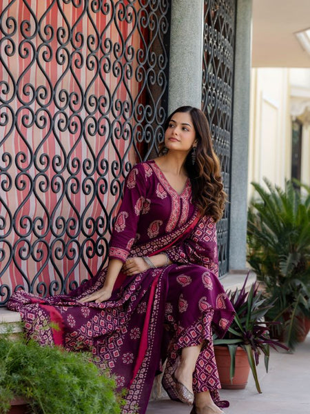 EthniFlair Women Cotton Yoke detail Straight Kurta Pant Dupatta Set