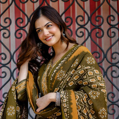 EthniFlair Women Cotton Yoke detail Straight Kurta Pant Dupatta Set