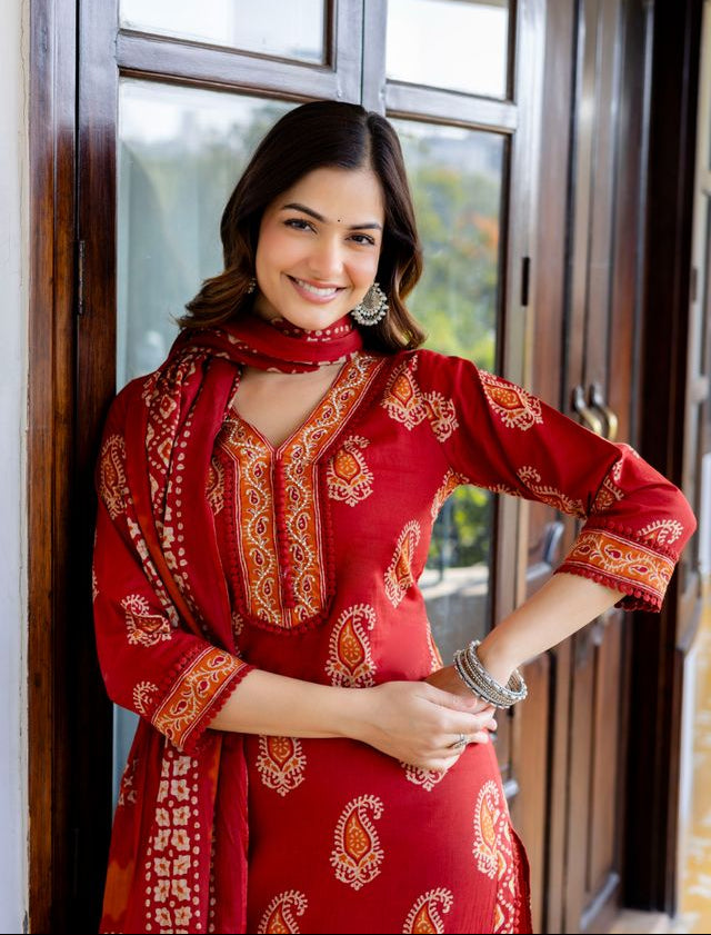 EthniFlair Women Cotton Yoke detail Straight Kurta Pant Dupatta Set