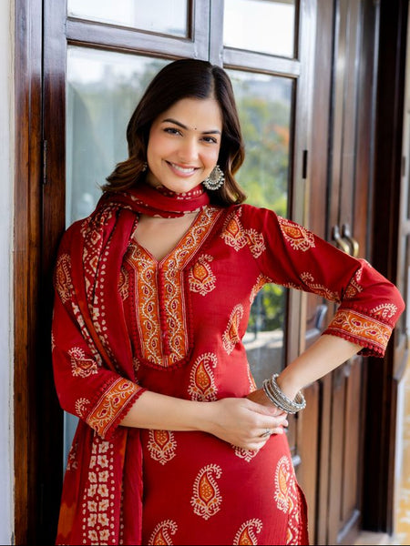 EthniFlair Women Cotton Yoke detail Straight Kurta Pant Dupatta Set